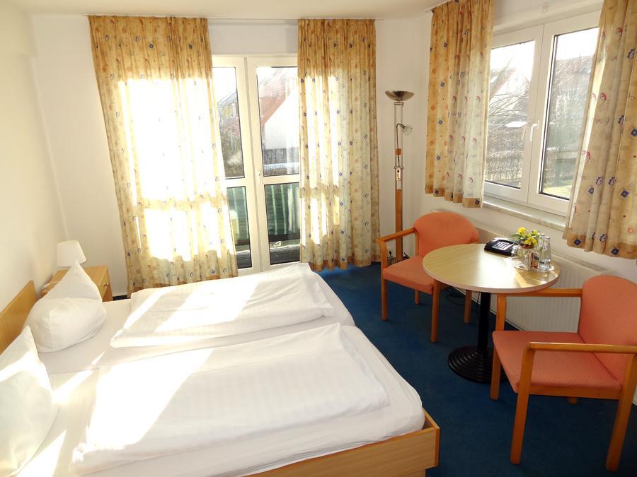 הופגארטן Hotel Zum Gruenen Tor מראה חיצוני תמונה