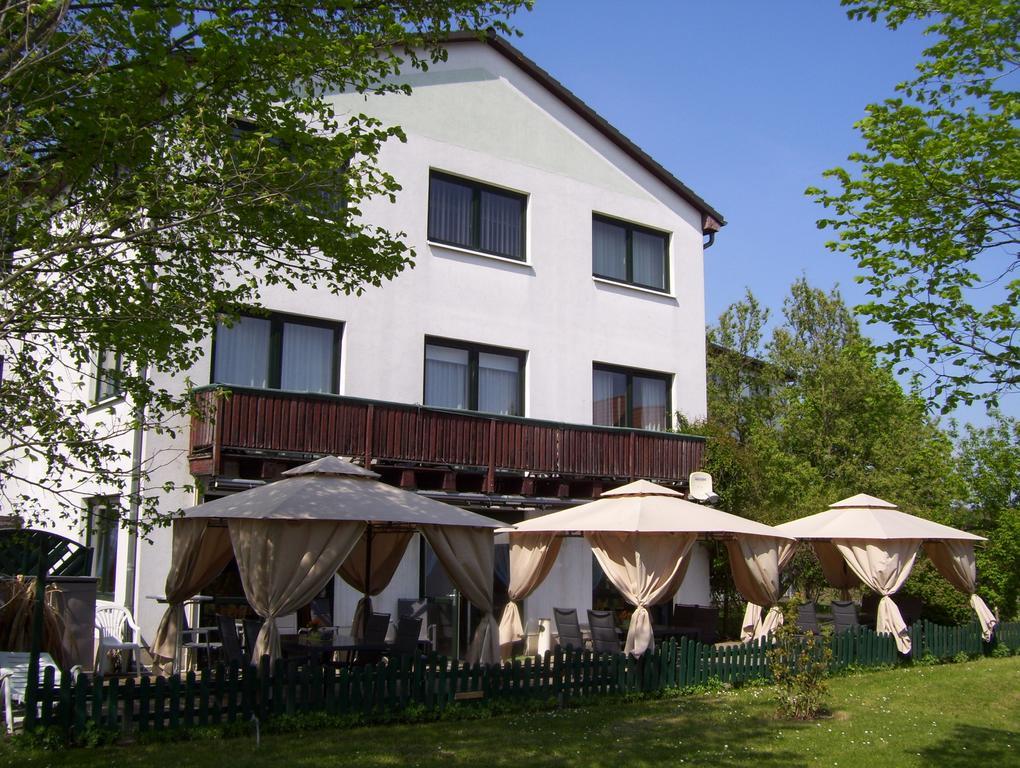 הופגארטן Hotel Zum Gruenen Tor מראה חיצוני תמונה