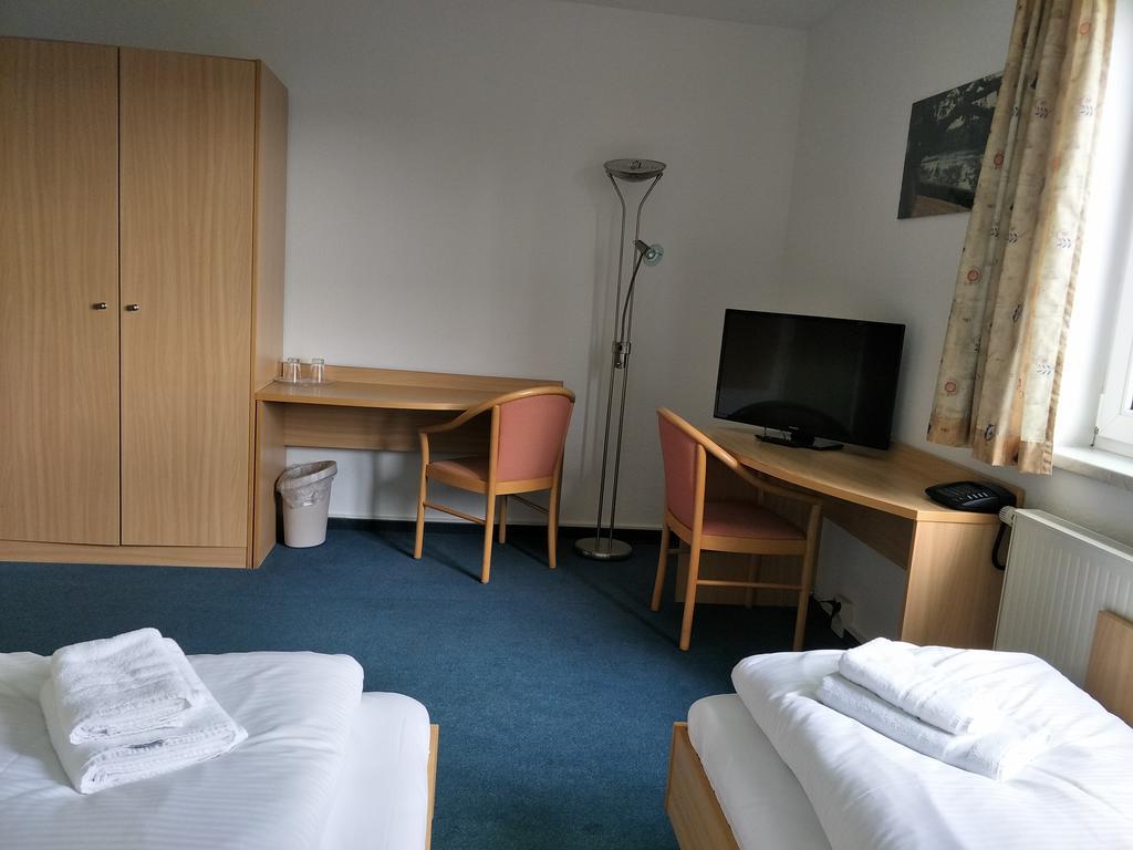 הופגארטן Hotel Zum Gruenen Tor מראה חיצוני תמונה